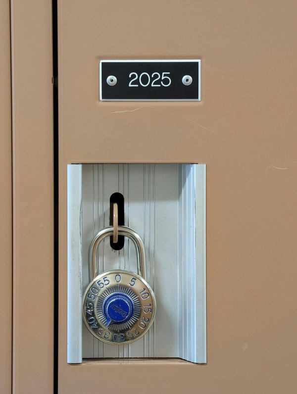 Casier sécurisé pour téléphone portable en milieu scolaire